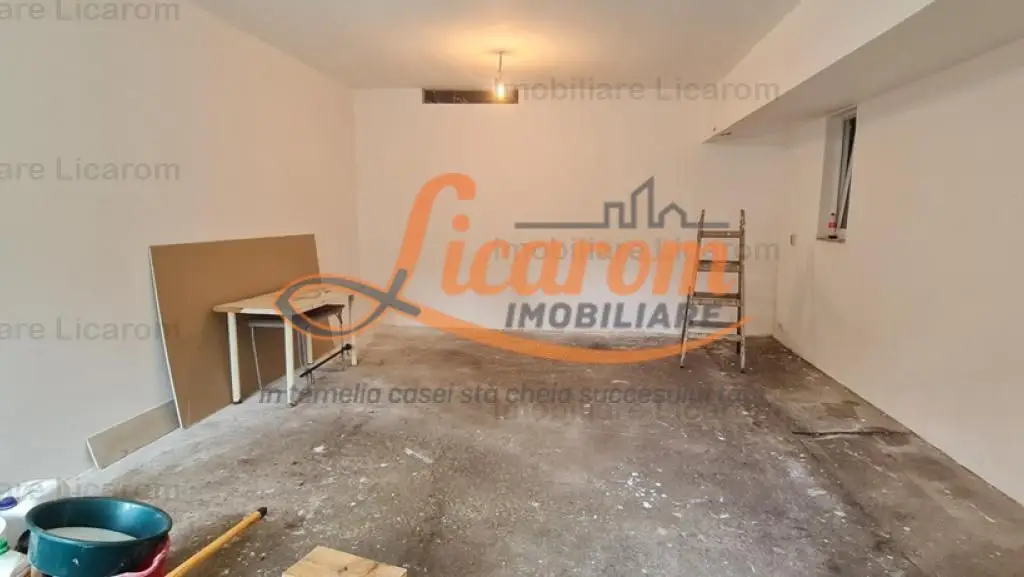 Casa individuala cu 2 apartamente, 6 camere,teren 403 mp,ASTRA.