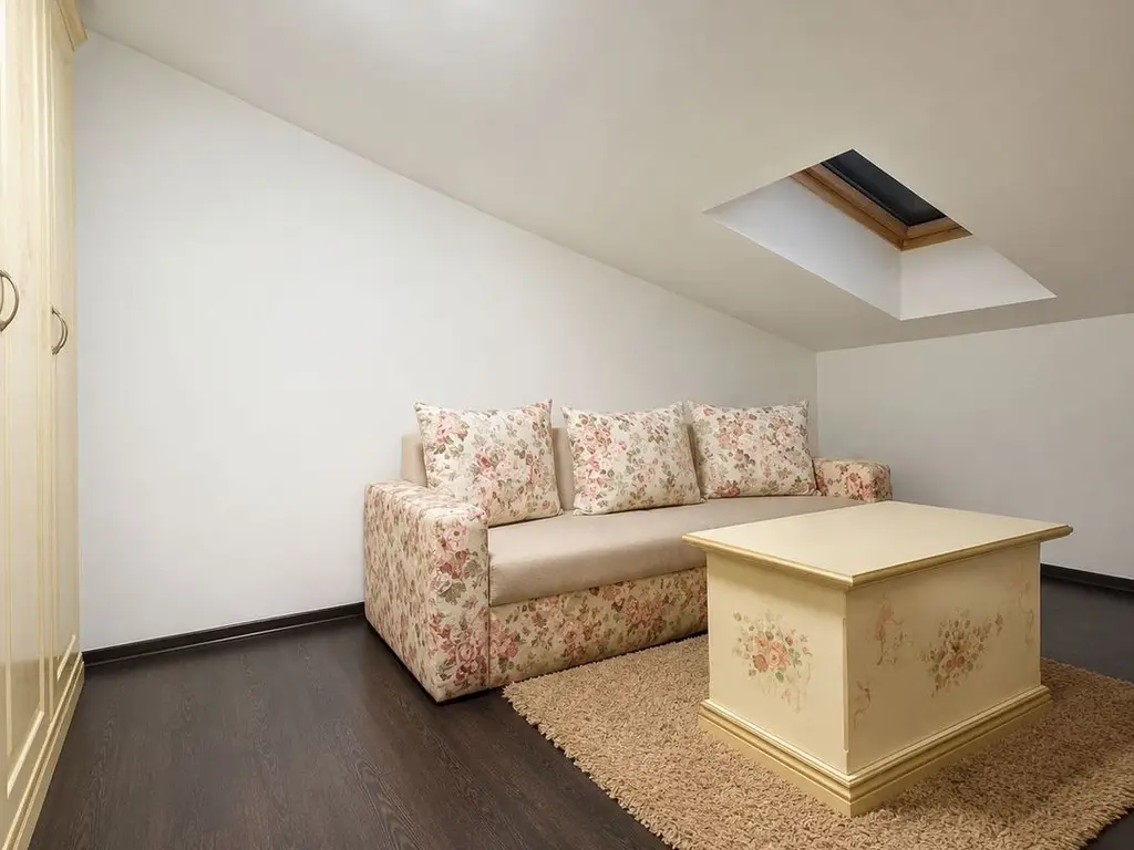 Apartament cu 2 camere la mansardă, complet mobilat și utilat