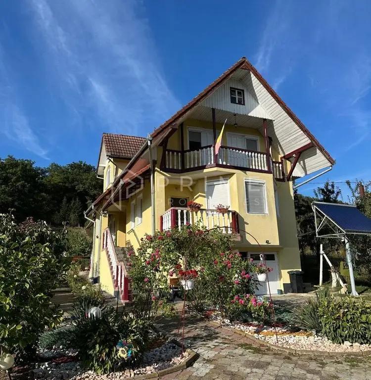 Casă spațioasă de vânzare – Corunca, zona Vatman