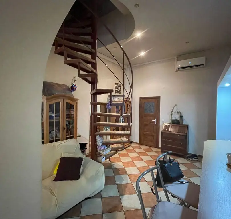 Apartament ultracentral, str V. Alecsandri, 110 mp utili. 174 900 E