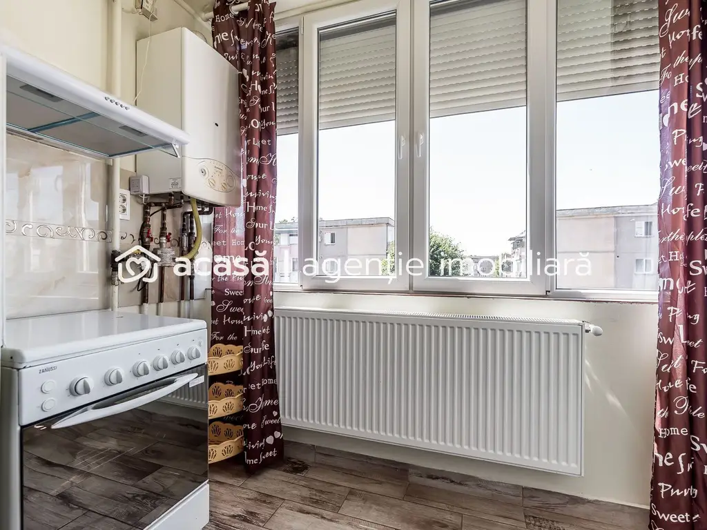 Ap 2 camere decomandat, renovat, 2 balcoane. Cartier Alfa Arad