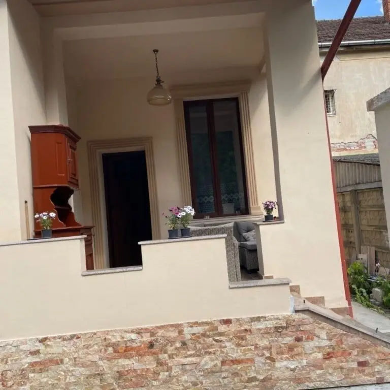 BRASADAS vinde casa cu 3 dormitoare in zona Titulescu.