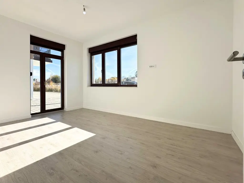 Apartament 2 camere 60 mp cu geam la baie lângă Paradisul Acvatic