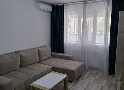 Ag BRASADAS închiriază ap 2 cam PARTER Metalurgiei PARCARE.
