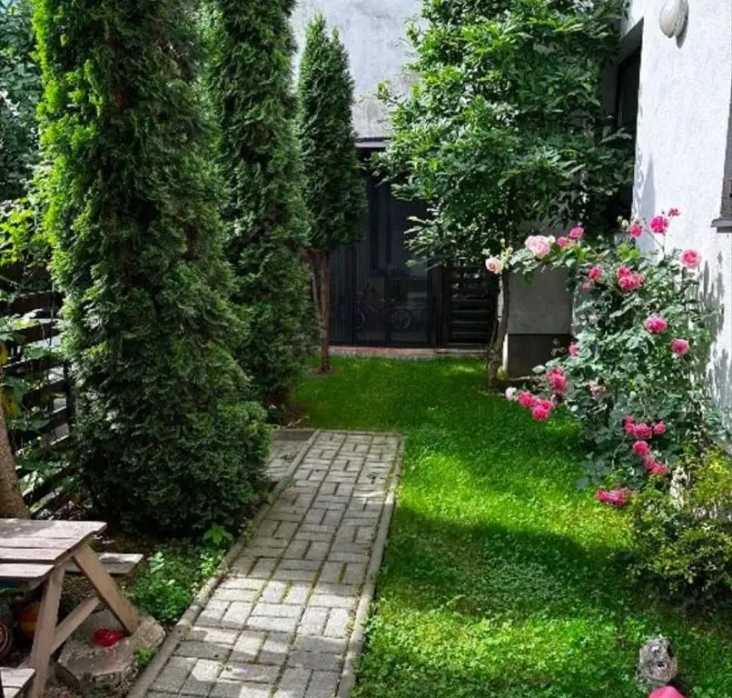 Apartament 3 camere padurea Baneasa, parter, gradina cu loc de parcare