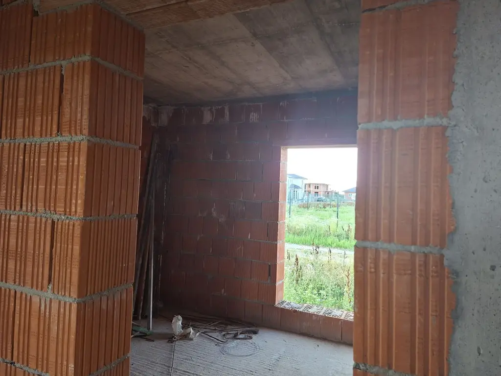 BRASADAS vinde casa in constructie de tip DUPLEX in Odoreu.