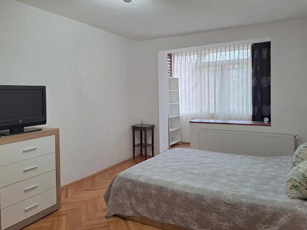 De inchiriat  apartament 2 camere Ultracentral, et. 1, 1800 lei