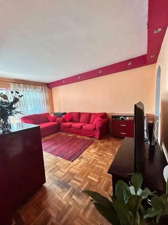 Apartament 3 camere Lujerului + parcare! la 3 minute de metrou.