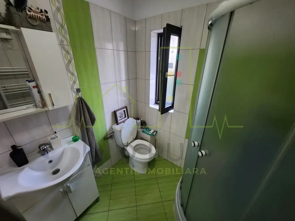 Apartament in vila cu curte mare. Parter.