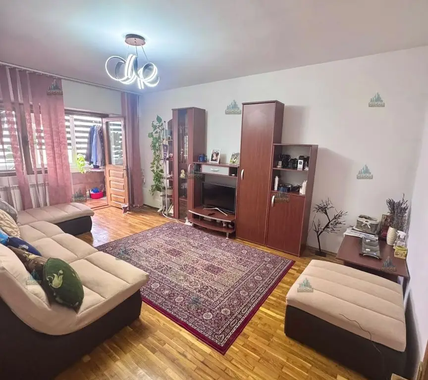 Apartament 3 camere de vânzare – Zona Valah
