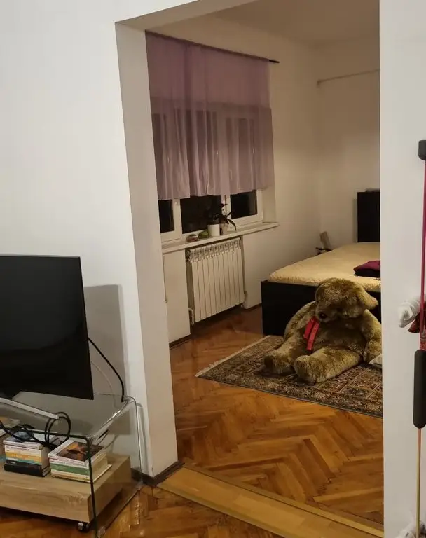 BRASADAS vinde ap 3 cam etaj 1/3 in zona Unirii.