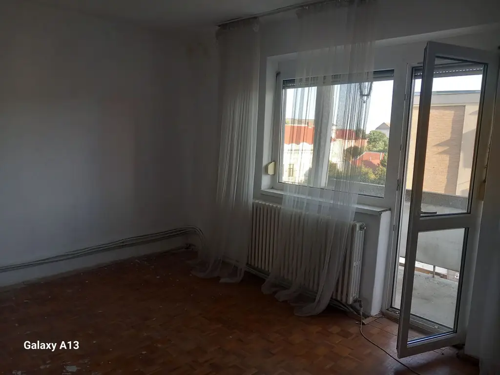 BRASADAS vinde ap 2 cam etaj 4/4 Calea Traian.