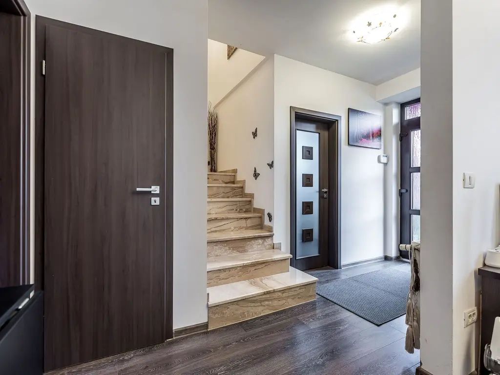 Casă gata de mutat în Westfield | 387 mp teren | curte + anexe