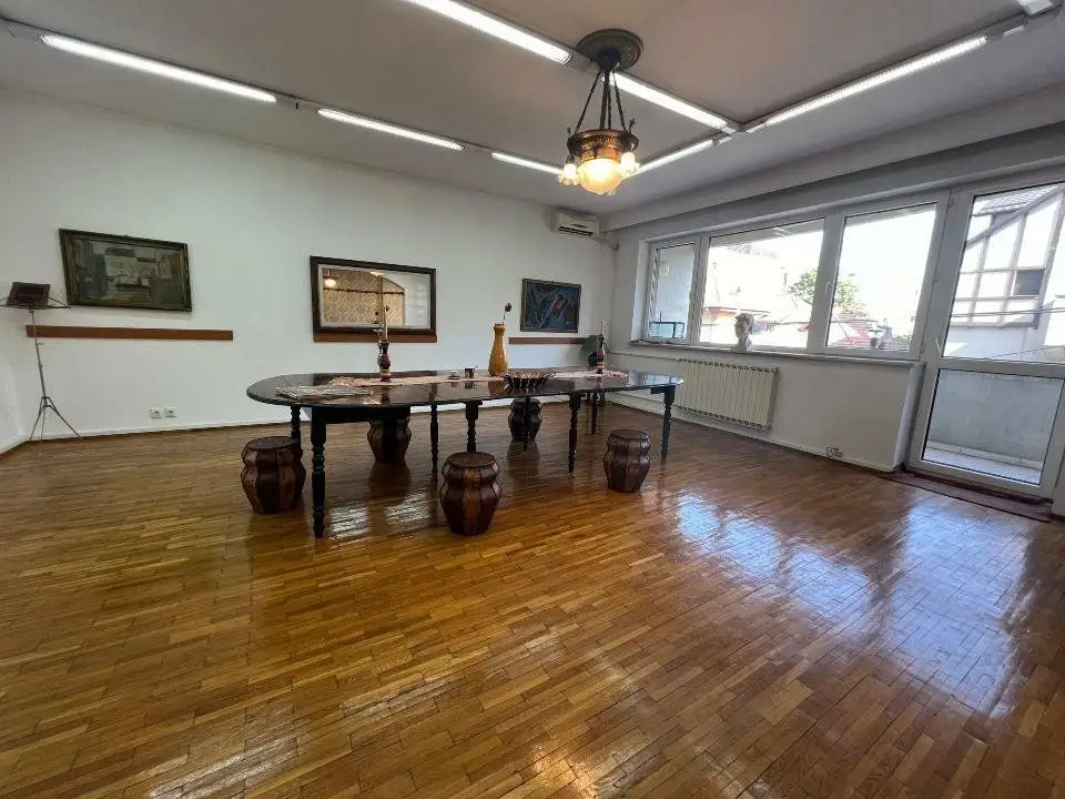 Apartament  4 camere , Aviatorilor, direct proprietar