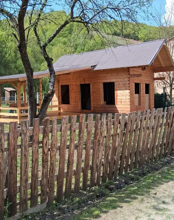 Cabana de vânzare