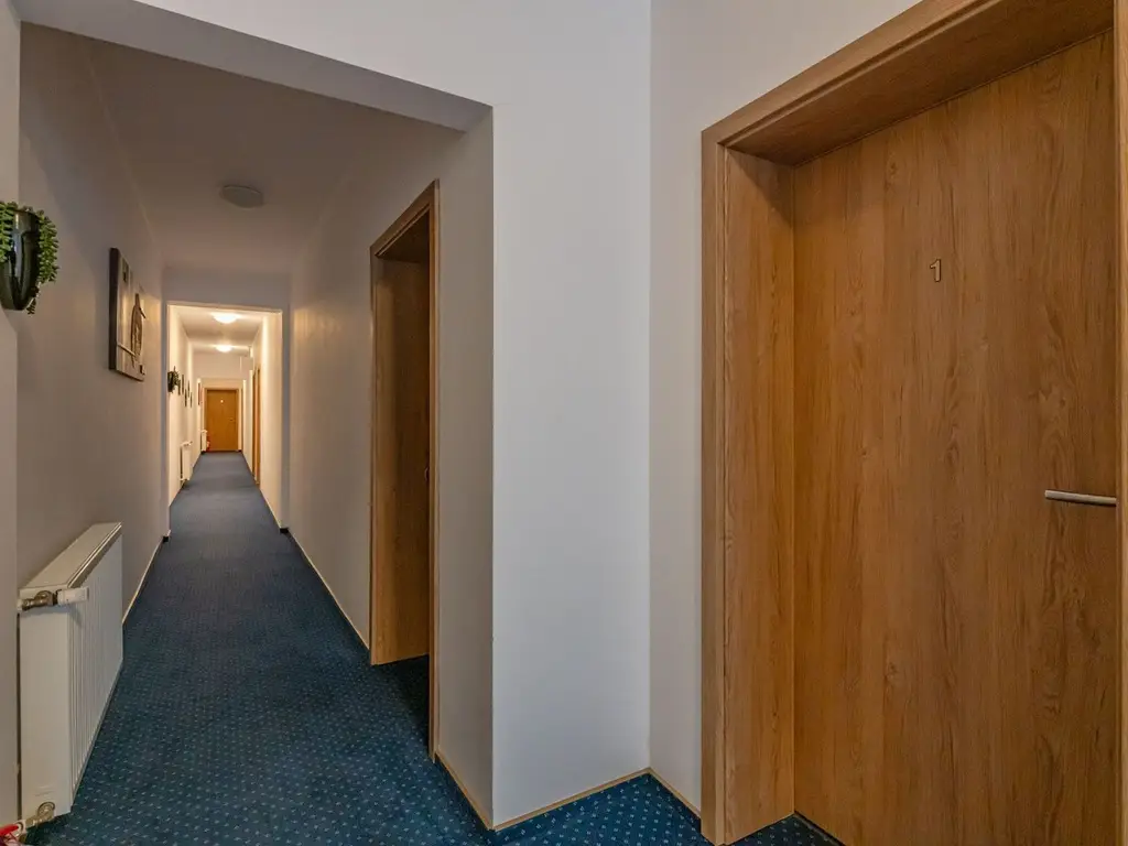 Pensiune Râșnov, 13 camere plus locuință proprietar, zonă Cetate
