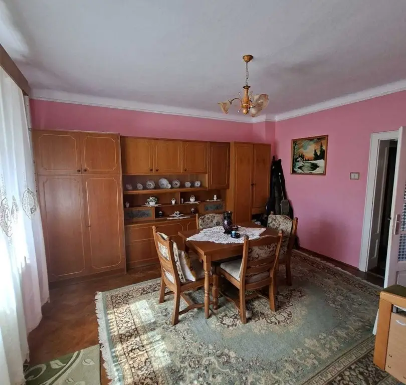 BRASADAS vinde casa cu etaj in zona Bercu Rosu.