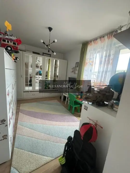 Apartament de vanzare 3 camere, 66 mp, 2 bai, balcon, 2 parcari
