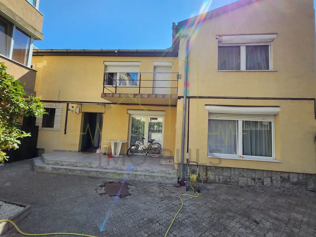 Casa pe calcan si SAD cu acces din strada