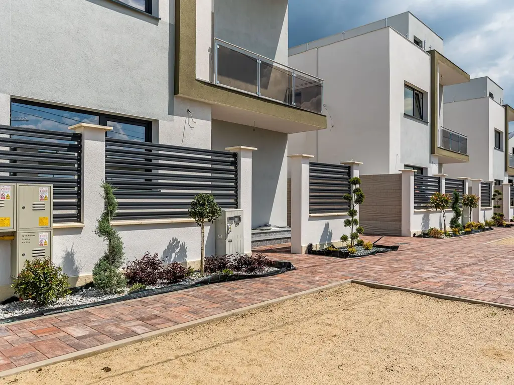 Casă nouă 2025 cu terasă rooftop – 5 camere, design modern, în Gai