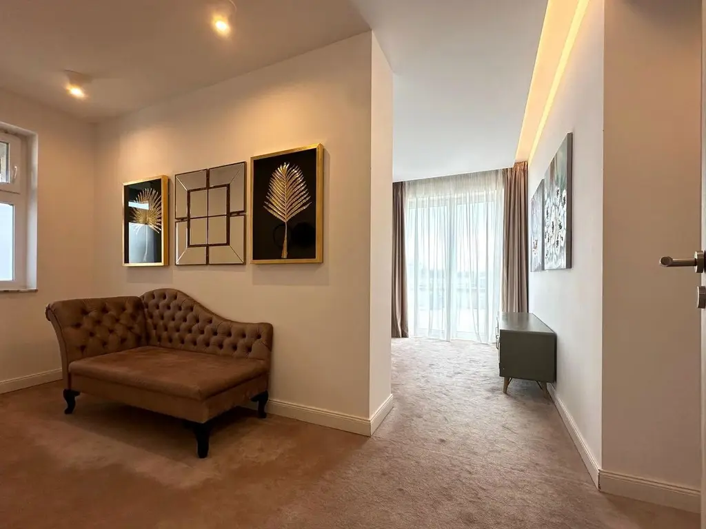 Inchiriem penthouse LUX 4 camere cu terasa de 122 mp zona Coresi