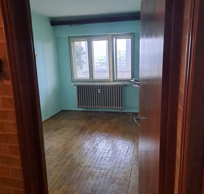 Vand apartament 4 camere
