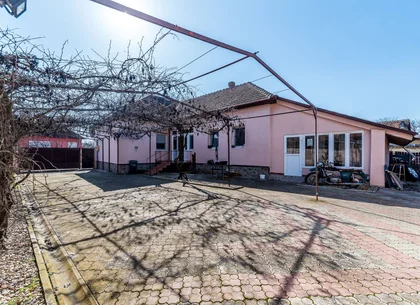 Casa ideală pentru familie: școală la 3 min. Zonă foarte liniștită.