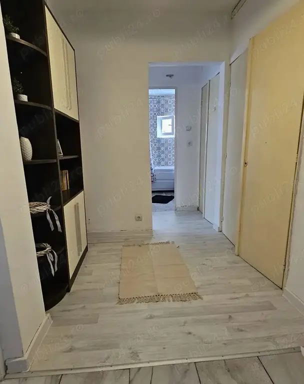 De inchiriat apartament 2 camere, Piața Centrală, et. 4, renovat, 450 eur