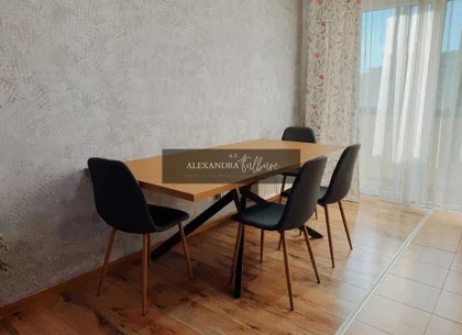 Apartament de vanzare, 2 camere, etaj intermediar, balcon, parcare