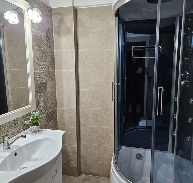 Apartament 2 camere, bloc 2010, garaj, zona Nord