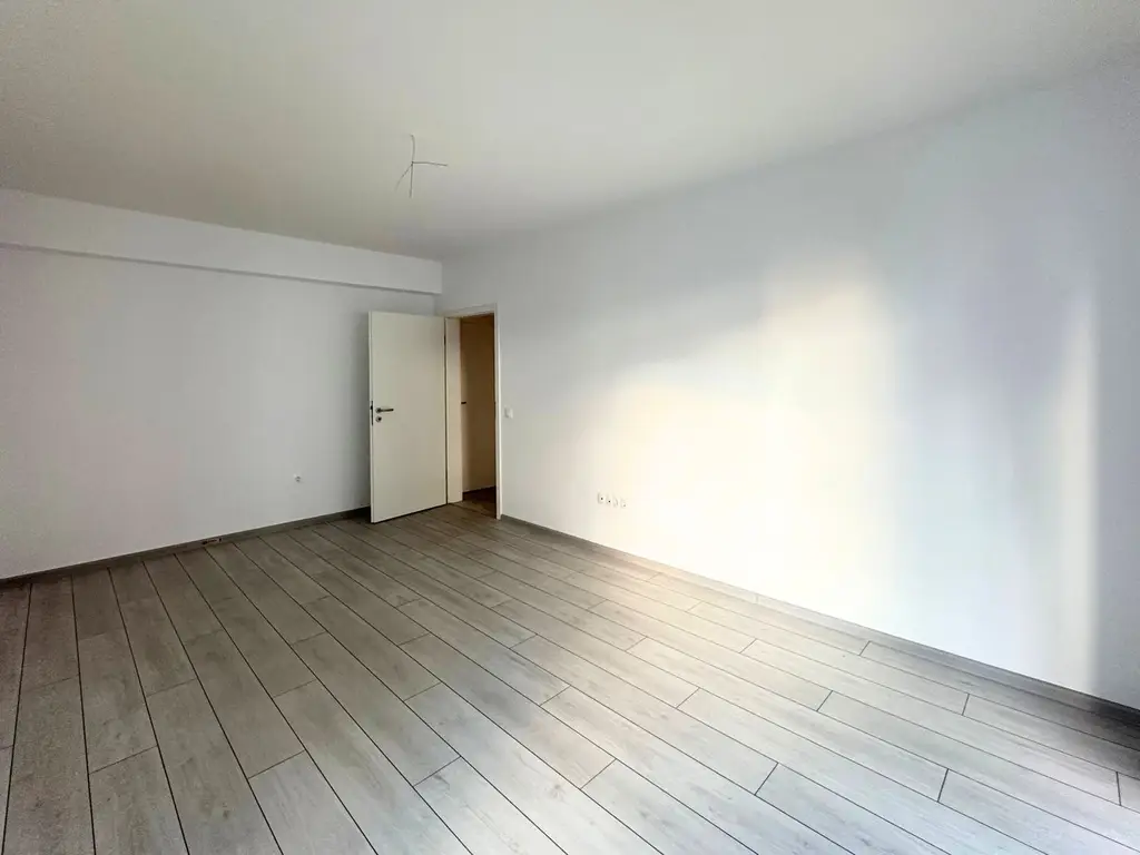 VÂNZARE APARTAMENT 2,5 CAMERE  NOU NELOCUIT