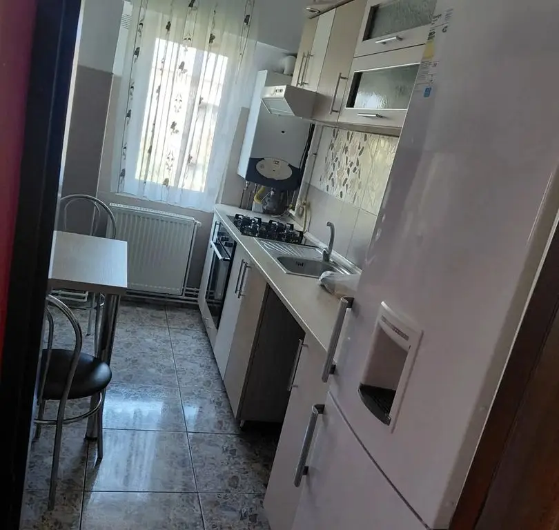 BRASADAS vinde ap 2 cam etaj 4/4 în Micro 16