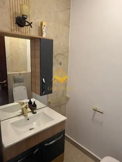 Casa individuala 5 camere zona centrala , 210 mp si garaj propriu!
