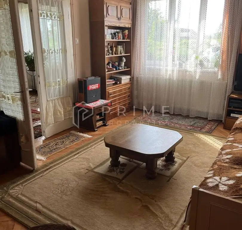 Casa cu front stradal, 7 Noiembrie, ideala clinica/cabinet/locuinta