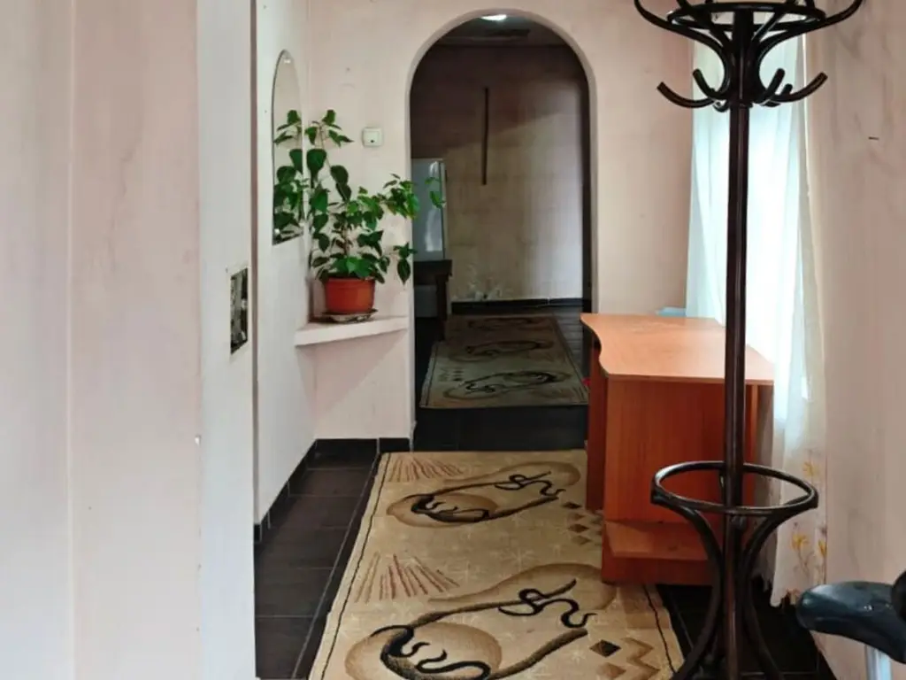 Se oferă spre vânzare casă 3 camere individuală la curte zona Salaj