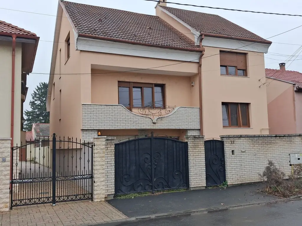 Casa RENOVATA partial 8 cam 6 ari 550mp garaj Ana Ipatescu.