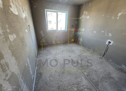 Gradina proprie 28 MP. Bloc nou. Loc de parcare si TVA incluse in pret.