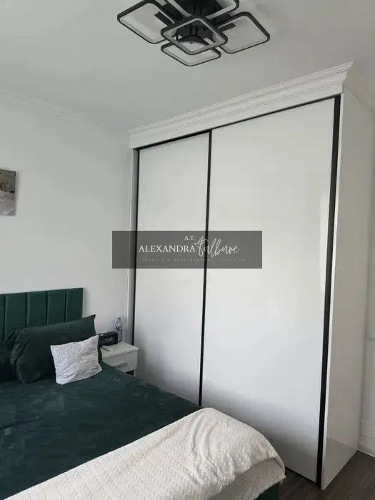 Apartament 3 camere, 2 bai, balcon, Teilor