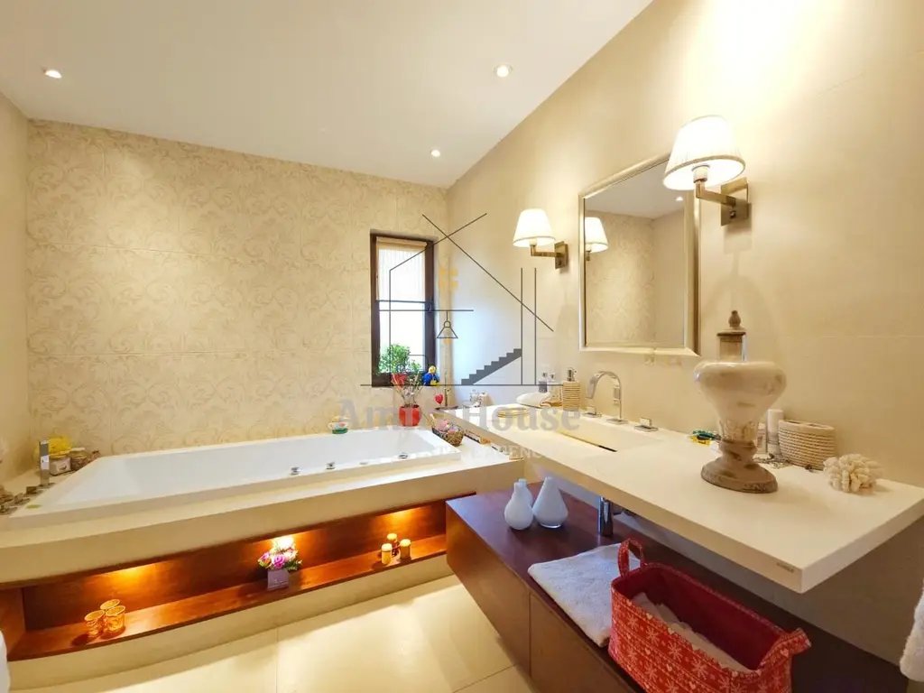 Casa individuala 5 camere, teren 600 mp, finisata, 167 mp utili zona str Oasului