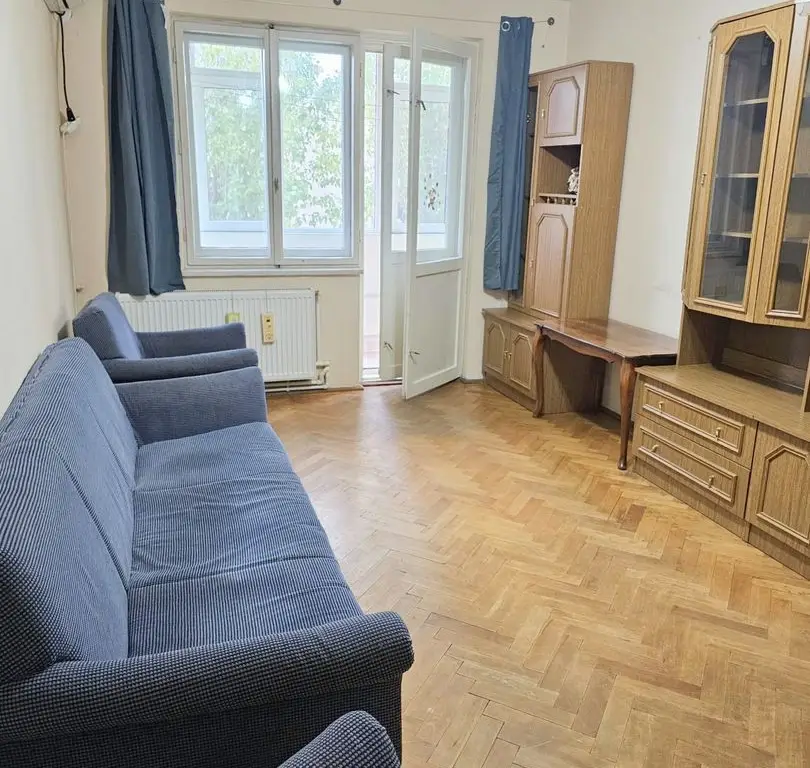 Apartament cu 3 camere, etaj intermediar - Piata Centrala
