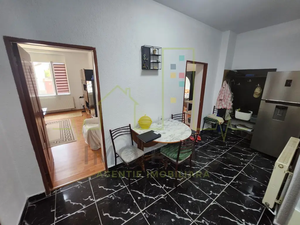 Apartament cu curte. Teren 636 mp.