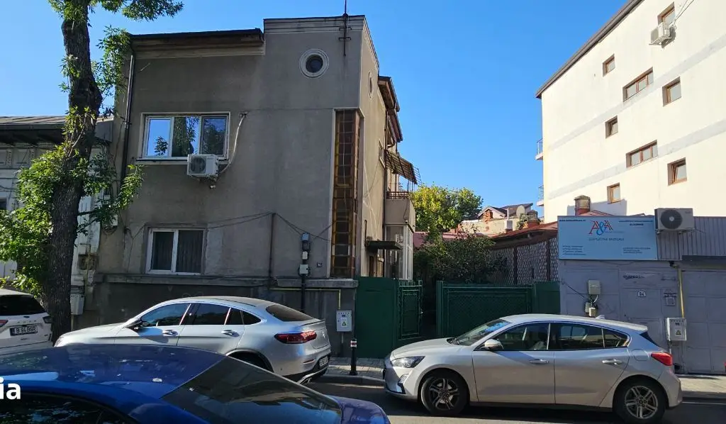 Vila P+1 Piața Muncii , strada Orzari, apartament cu 3 camere la Parer