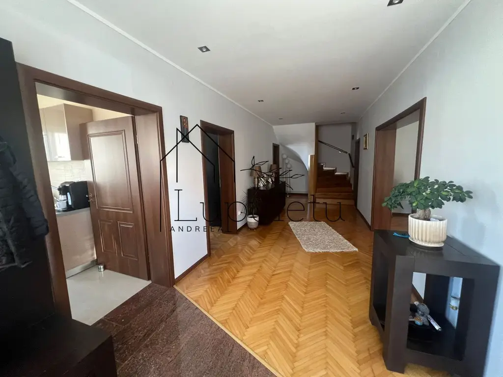 Casa de Vanzare Rasinari | 6 Camere | 200 MPU | Teren 979 MP |