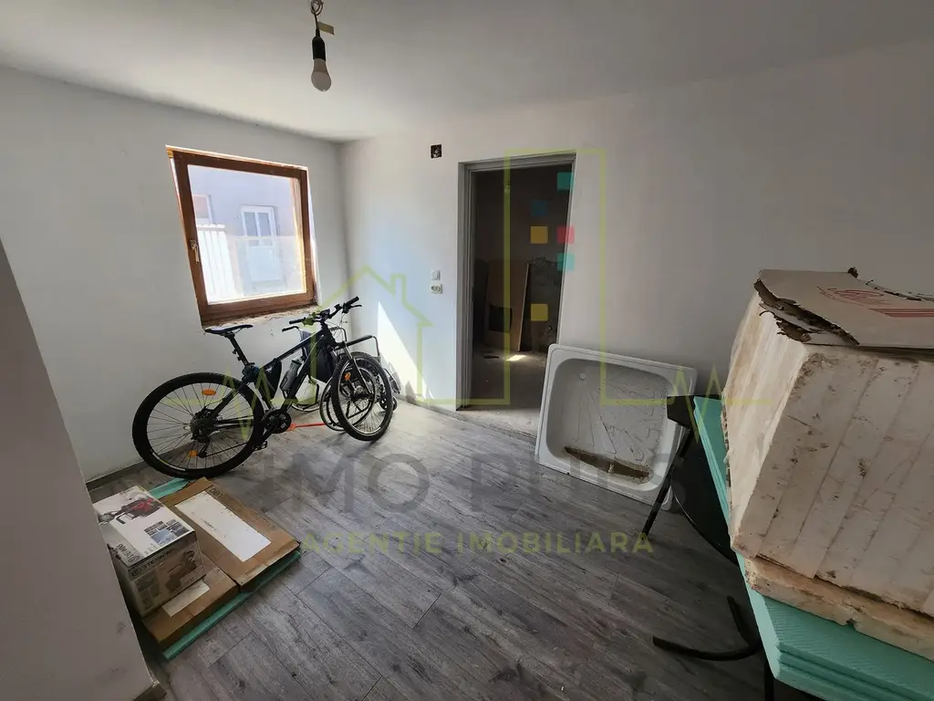 Casa individuala. Sag. Teren 604. 2 Bai. 4 Camere. Se preda la cheie.