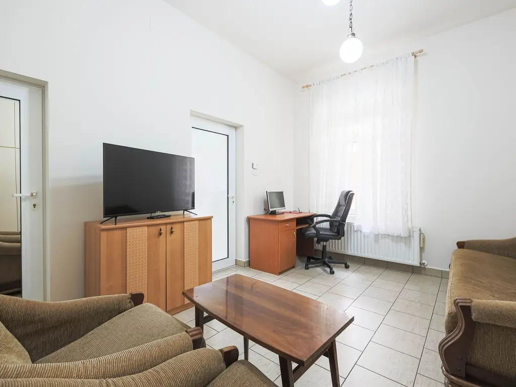 VÂNDUT! Apartament cu o cameră, Piața Catedralei, Arad.