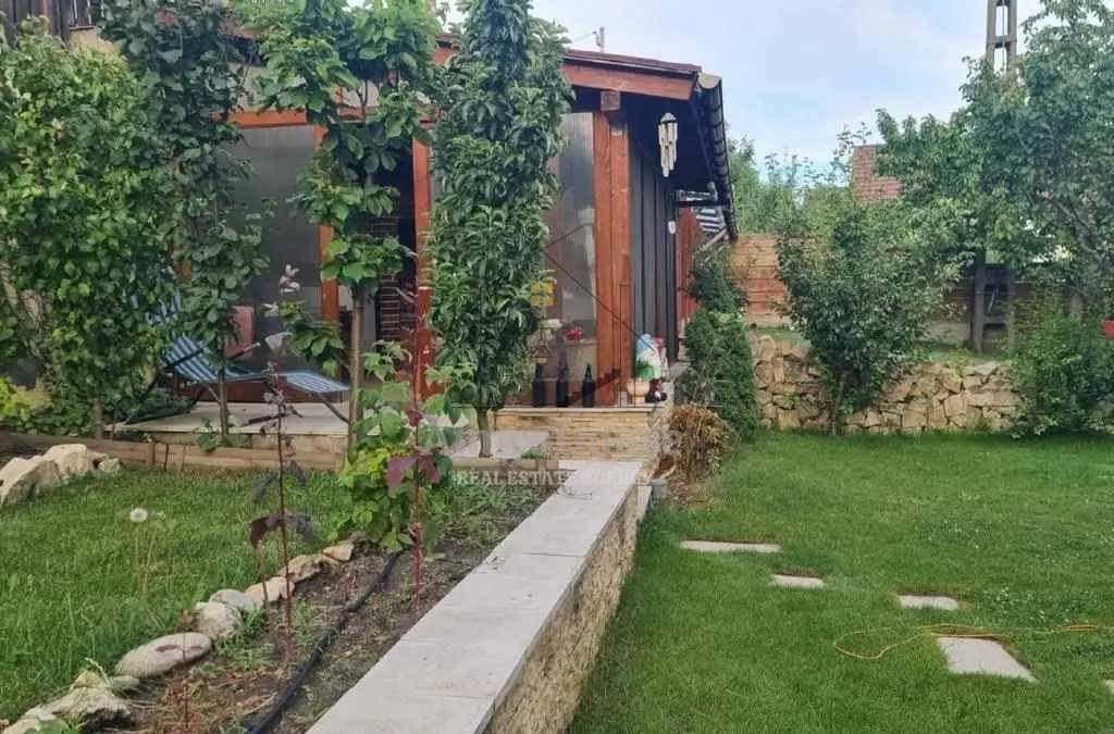Casa individuala 5 camere, teren 600 mp, finisata, 167 mp utili zona str Oasului