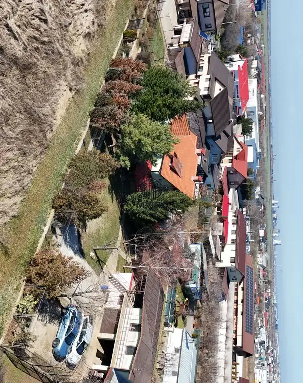 Casa de vanzare in Targoviste - 5 camere, 2 garaje, teren generos