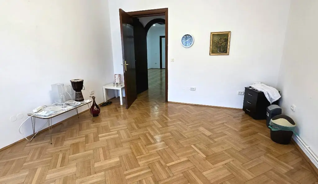 Dacia apartament 4 camere nemobilate de inchiriat