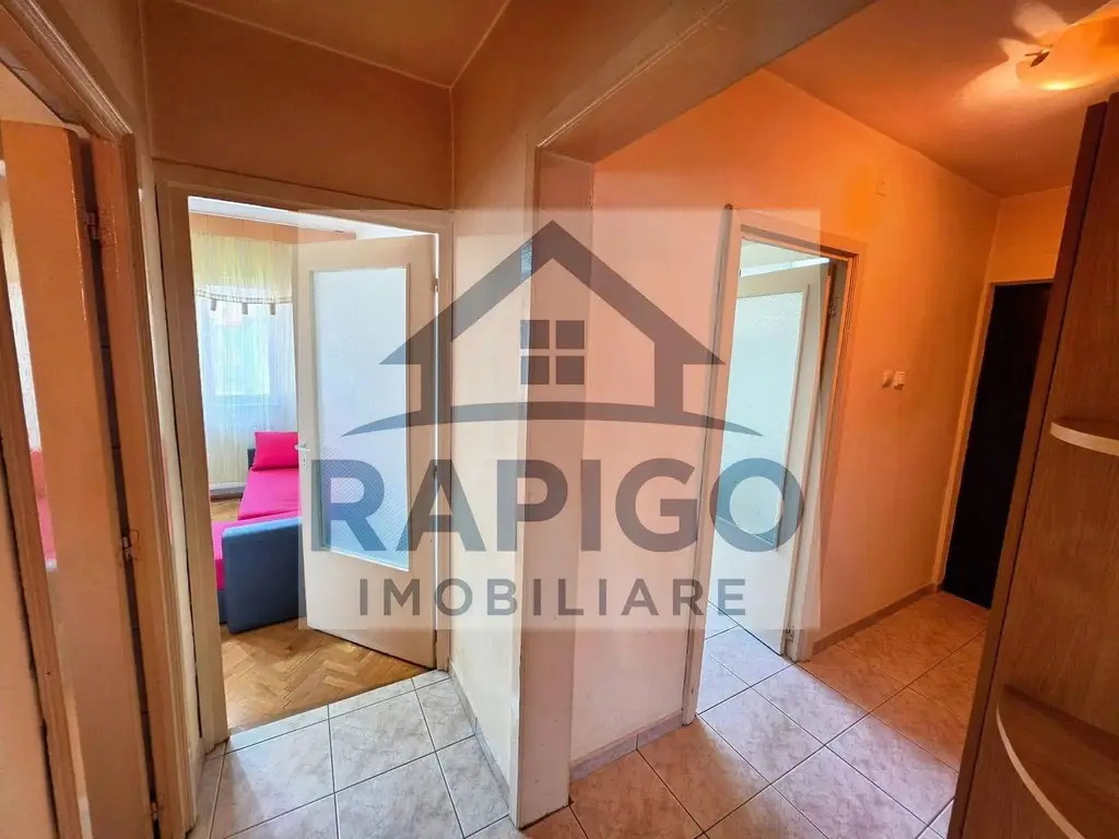 Vand apartament cu 2 camere decomandat in Calea Lipovei