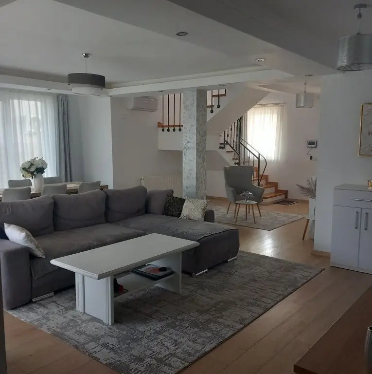 BRASADAS vinde casa NOUA cu etaj în zona UNIRII.